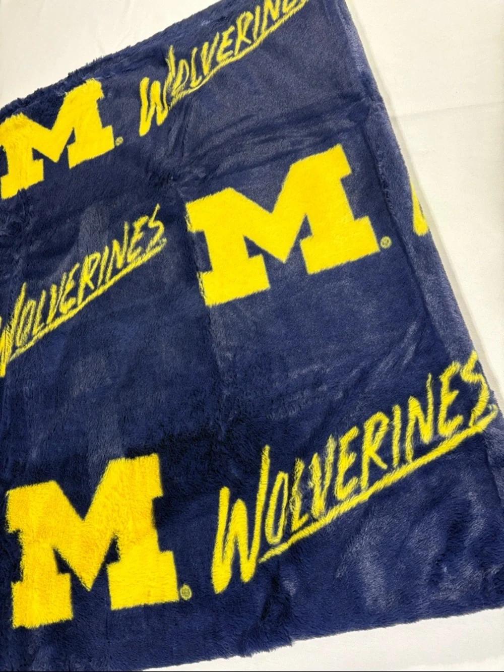University of Michigan Collegiate Faux Fur Plush Throw Blanket 60” x 70” L nwt